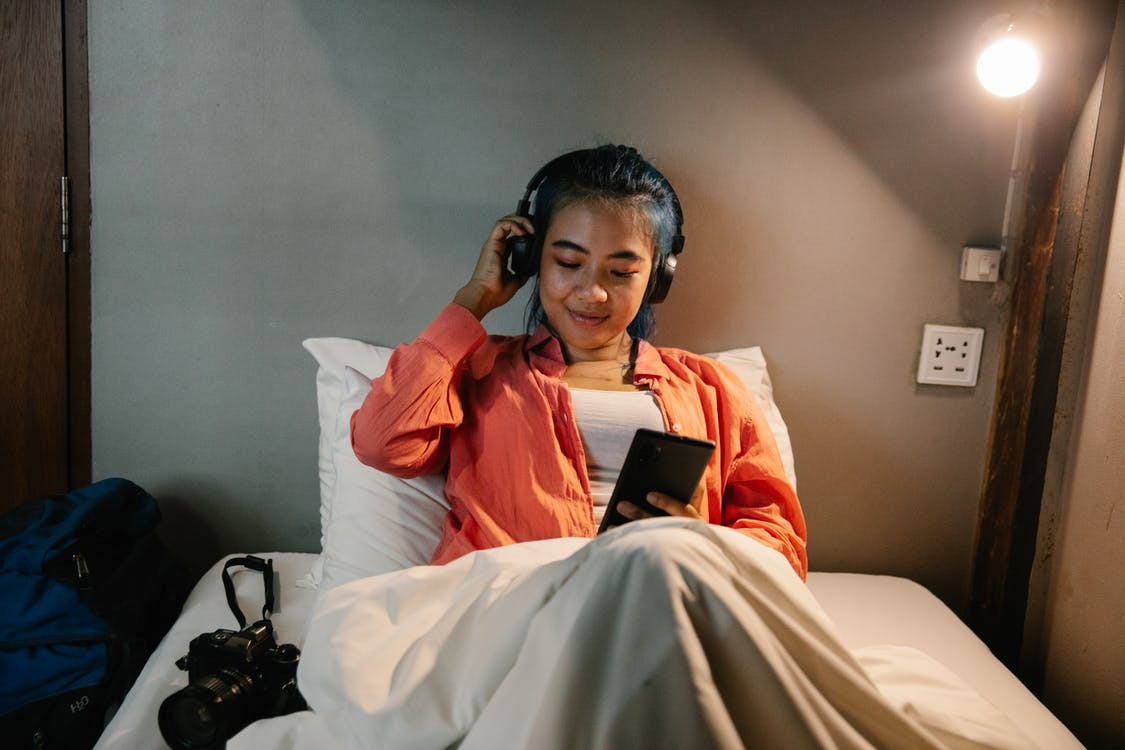Discover These Apps With Relaxing Songs for Deep Sleep